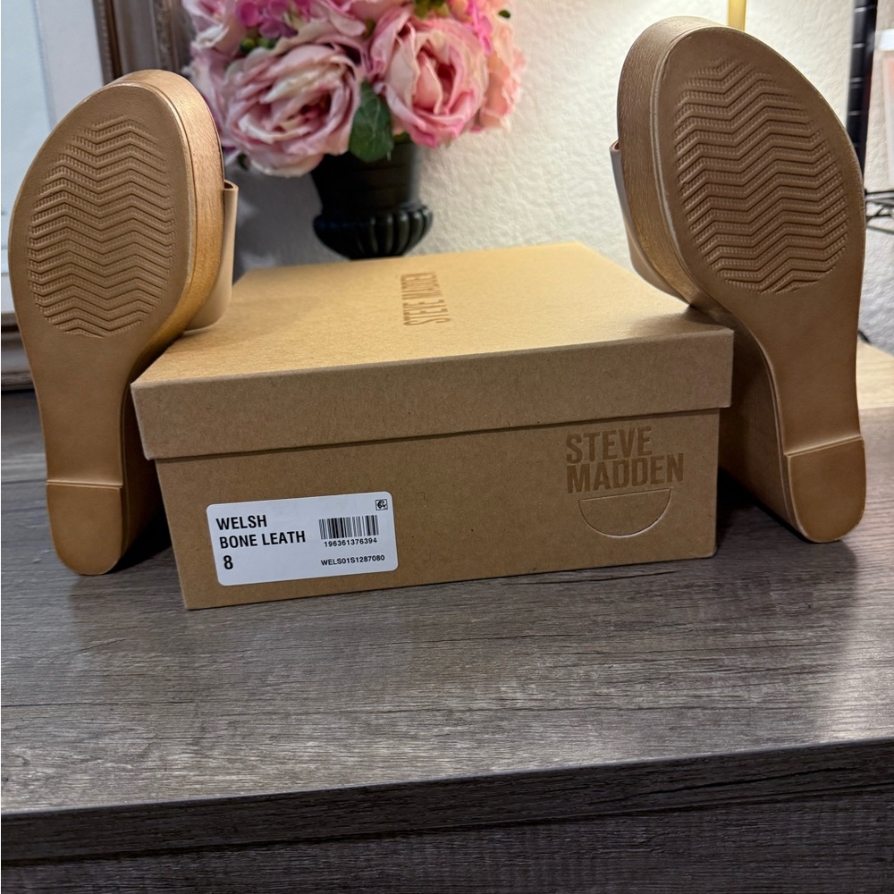 Women’s size 7 NEW Steve Madden “Welsh” wedges. Bone colored leather upper. NEW! - Picture 5 of 6